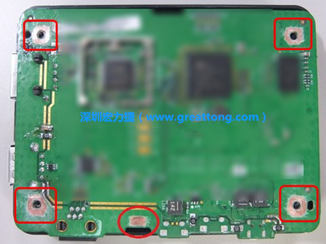 手動(dòng)去綠漆。使用傳統(tǒng)的刀片去除綠漆后的效果。