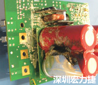 元件選擇不當(dāng)導(dǎo)致大量電流或電壓流經(jīng)電路，將會發(fā)生像這個燒融電容器的損壞情形。