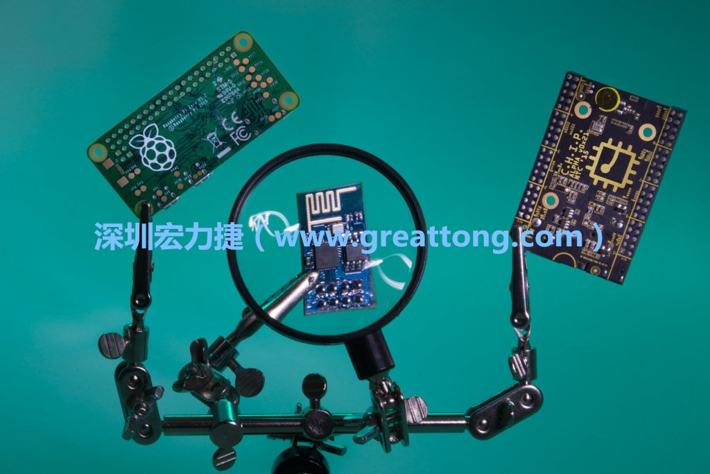 A Raspberry Pi Zero、ESP8266和CHIP。