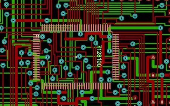 圖1：兩種PCB模型的部分電路。頂圖：傳統(tǒng)設(shè)計(jì)版本。