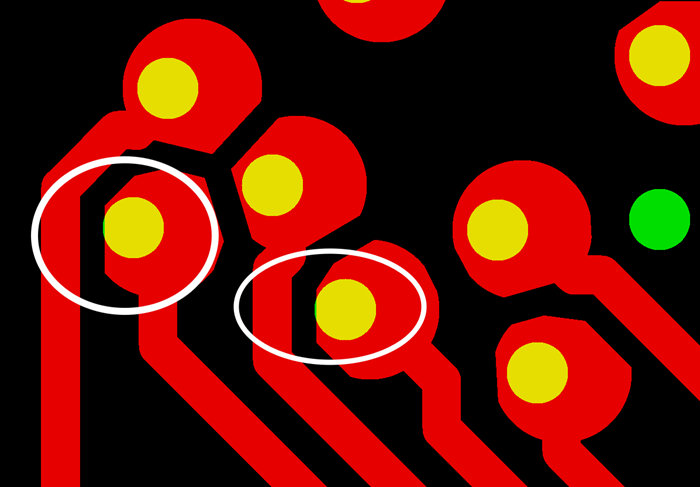 PCB生產(chǎn)會(huì)產(chǎn)生同一方向性的小小量偏移，焊盤(pán)被削的方向無(wú)規(guī)則，最惡劣的情況還會(huì)出現(xiàn)個(gè)別孔破焊環(huán)