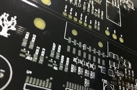 如何確定PCB的基板材料？